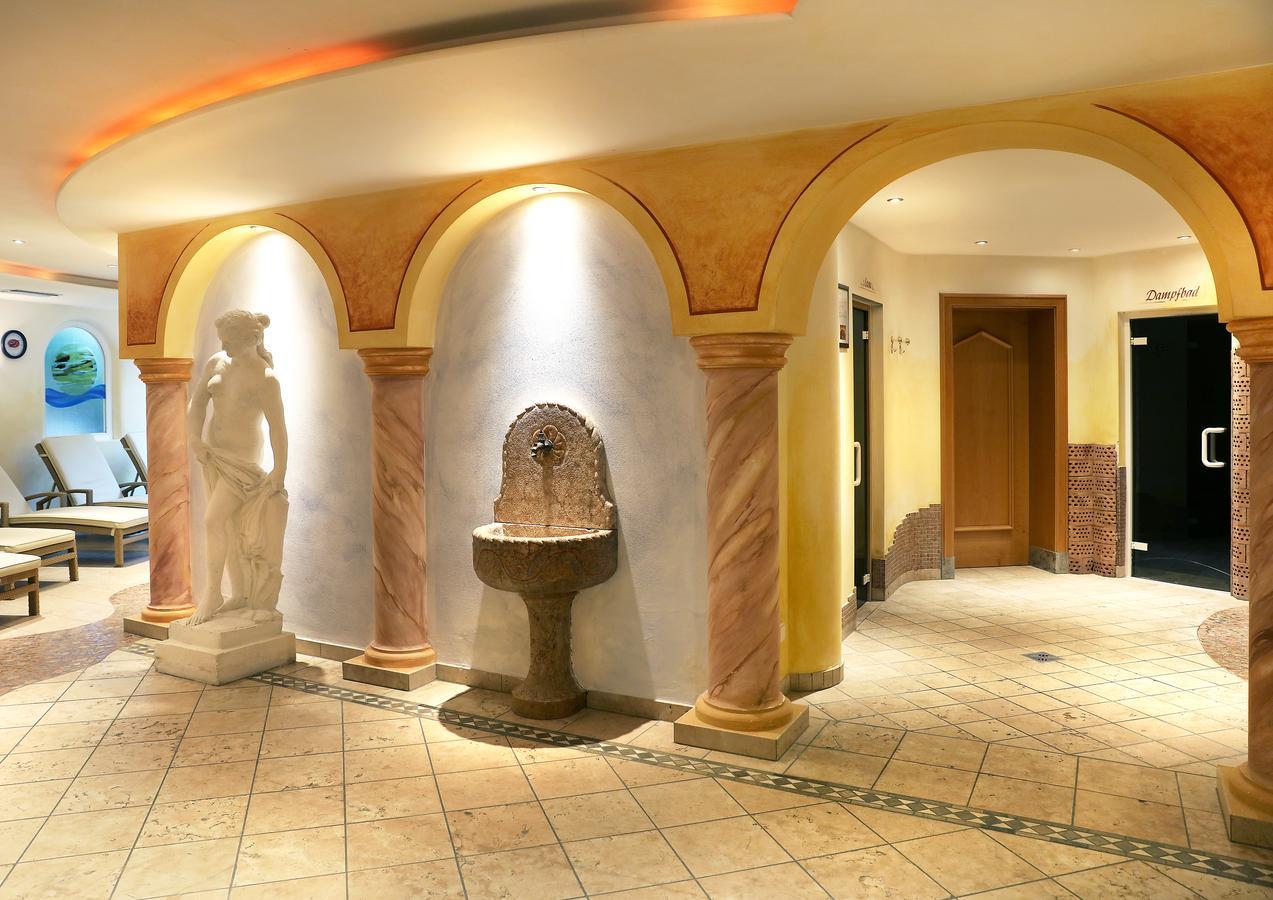Hotel Maria Theresia Silandro Exterior foto
